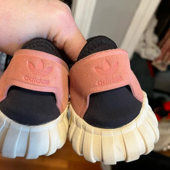 Black and pink Adidas - Picture 8 of 11